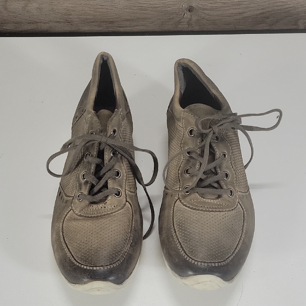 Womens Roan Bed Stu Casual Lace-Up Leather Sneakers in Taupe Brown